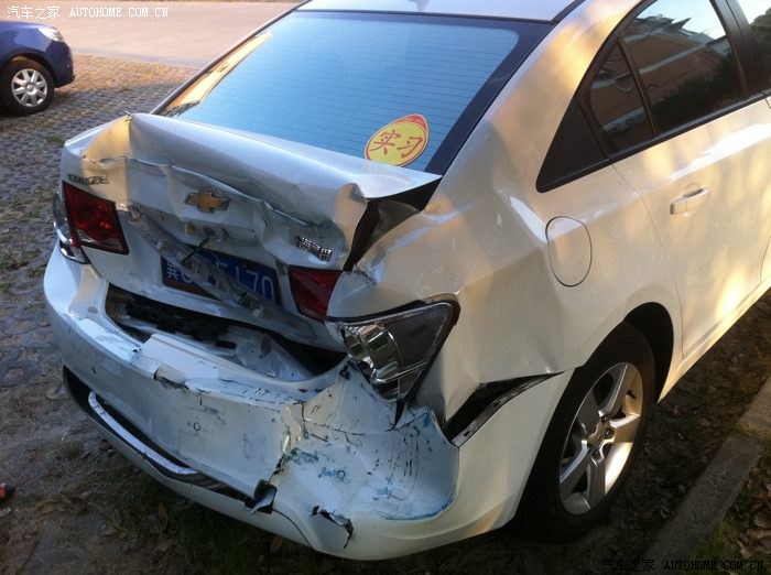 三厢变两厢,无良磕睡卡车追尾停车殆速科鲁兹,附图