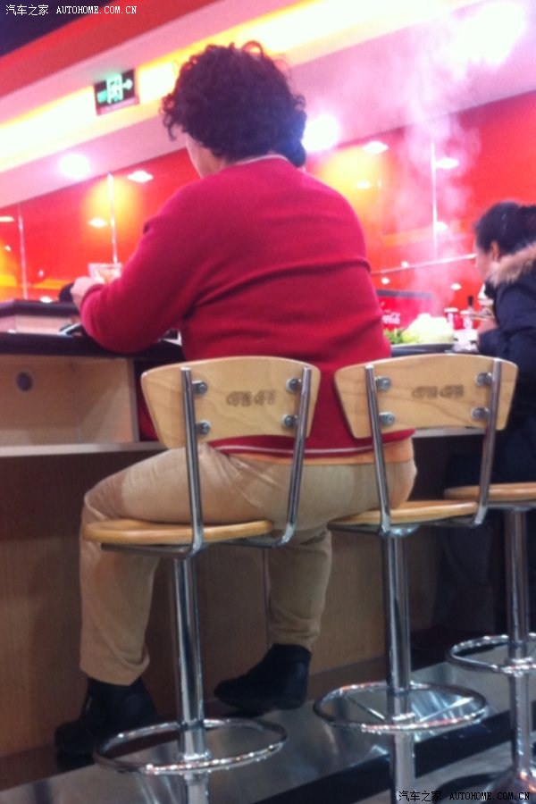 今天亲眼目睹暴力事件,她为啥呀?大家猜猜.