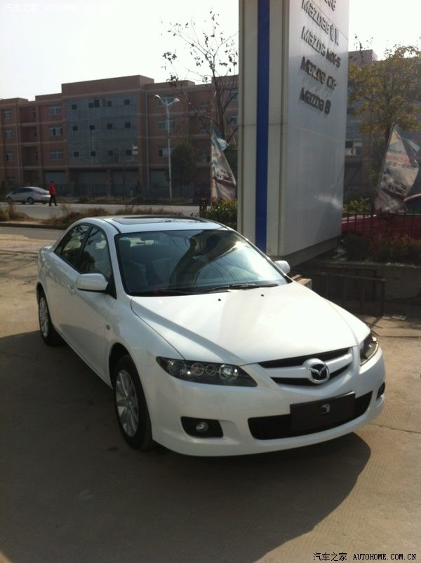 新入手的白色马六时尚