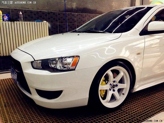 出18寸白色te37轮毂,南港225/45/18单导向轮胎.