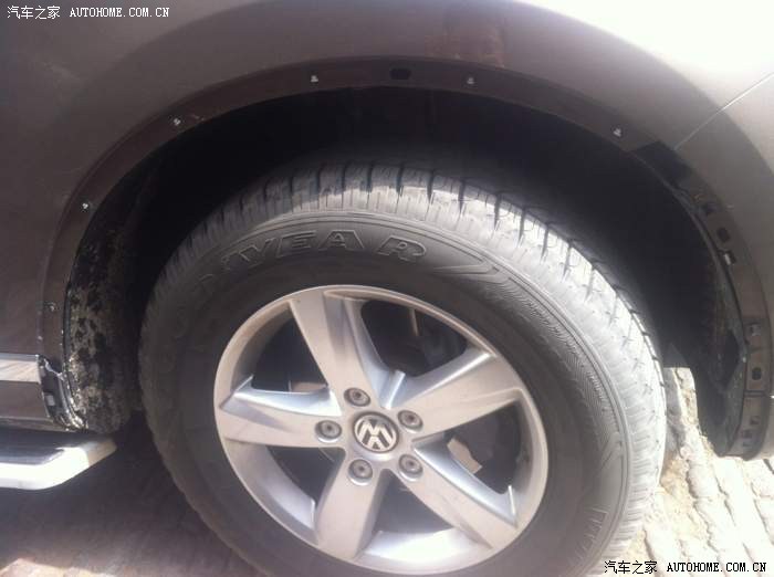 【图】请问途锐轮胎上方那个塑料板叫什么?_途锐论坛_汽车之家论坛