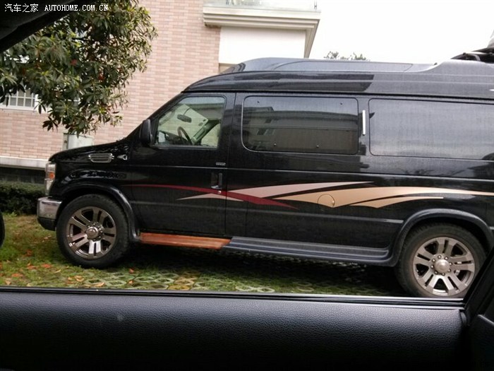 邻居新买了台保姆车