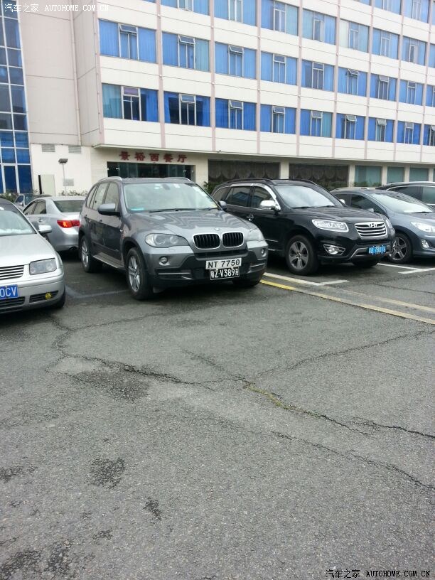 求鉴定:传说中的内地香港双牌车?两个牌照都代表什么啊?