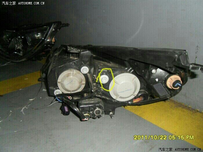 大灯高低左右调节方法?