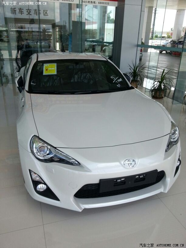 今天看了丰田86二门跑车,太漂亮了,有钱上一部.