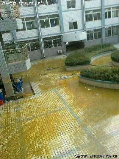 某中学生沉迷逆战自制c4炸了学校