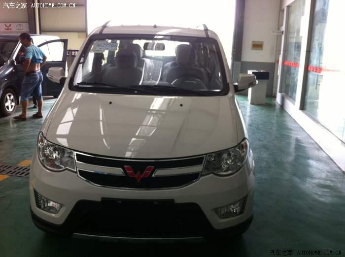 白色宏光s车漆问题.