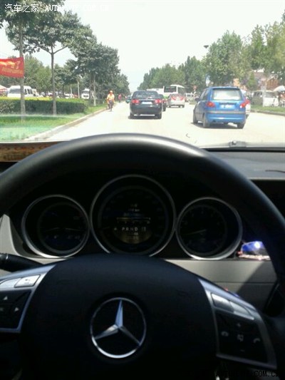 开着奔驰提车去咯