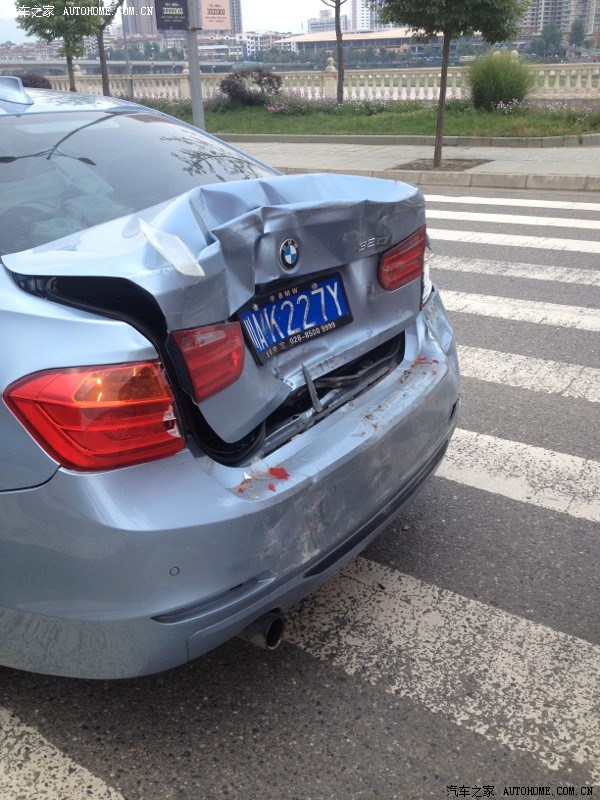 【图】发个高尔夫6追尾和宝马被追尾的图片_宝马3系论坛_汽车之家论坛