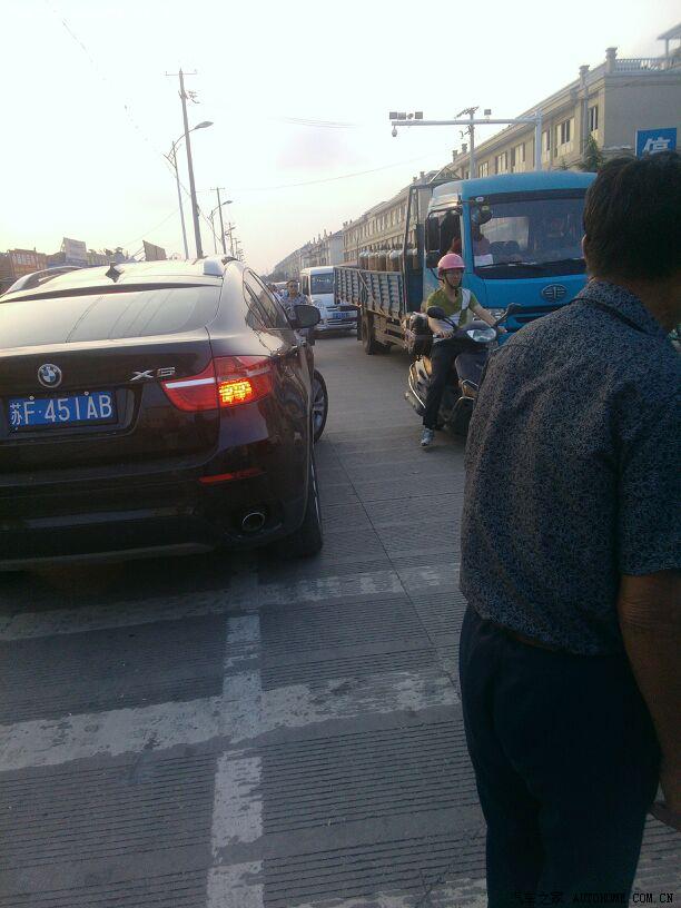 车多多,过马路难