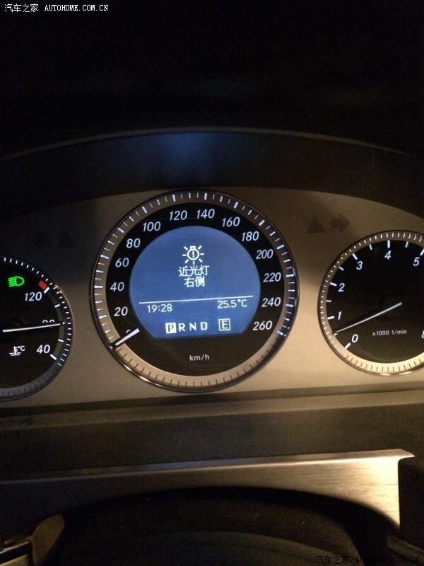 glk300.仪表盘显示近光灯右侧怎么回事