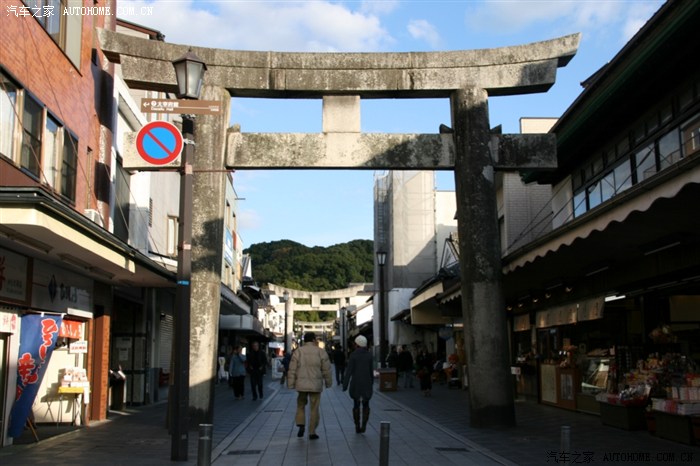 很传统日式牌坊,式样和我去西安参观唐代建筑非常接