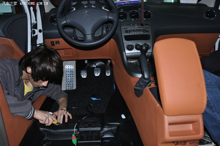 白色标致改装内饰和真皮座椅作业大众cc座椅颜色