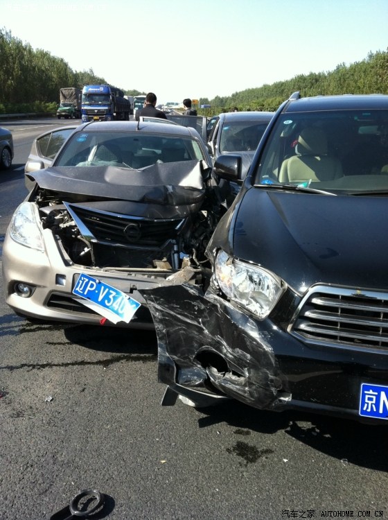 亲身事故10月1日京沈高速4车追尾
