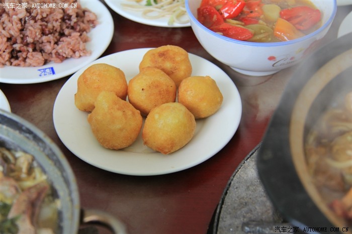 登古长城思悠悠怀古情,吃火盆锅品丰盛农家饭.