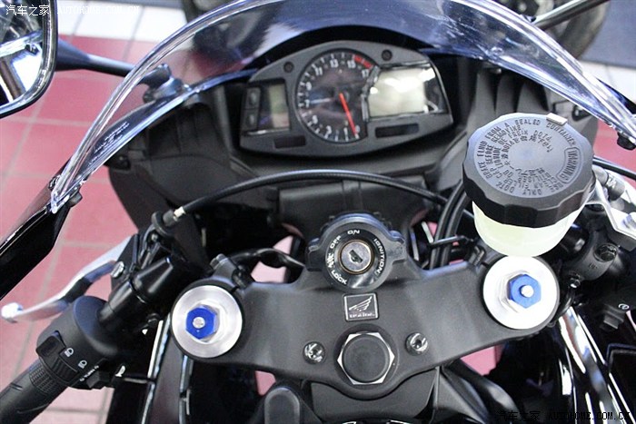 日本四大机车之一cbr600rr2011款