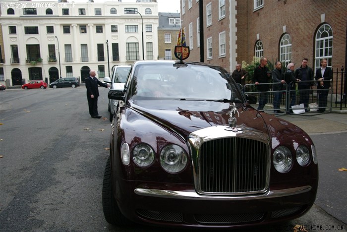 现在女王座驾,宾利