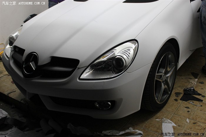 奔驰slk 350华丽的变身(亚光白色车膜)