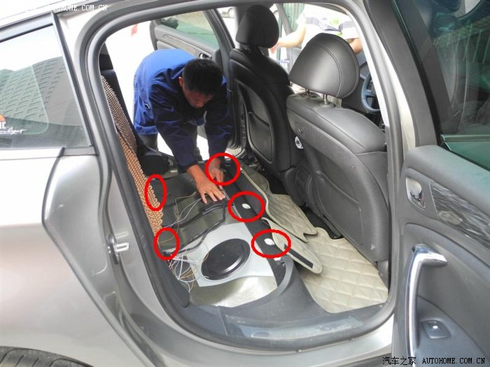 请问后座谁知道怎么拆下来啊