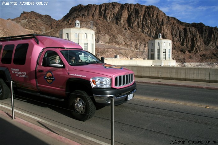 胡佛水坝这里的观光车,很卡哇伊,但是是粗犷可爱型