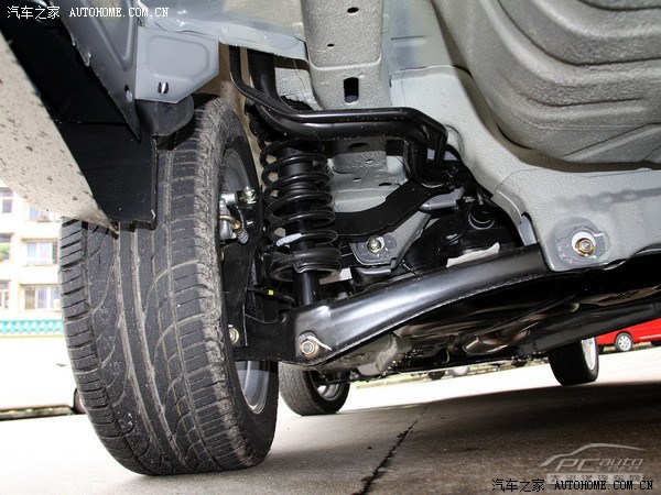 看看吧,这顶级四轮独立悬挂啊,各位开开眼界吧!