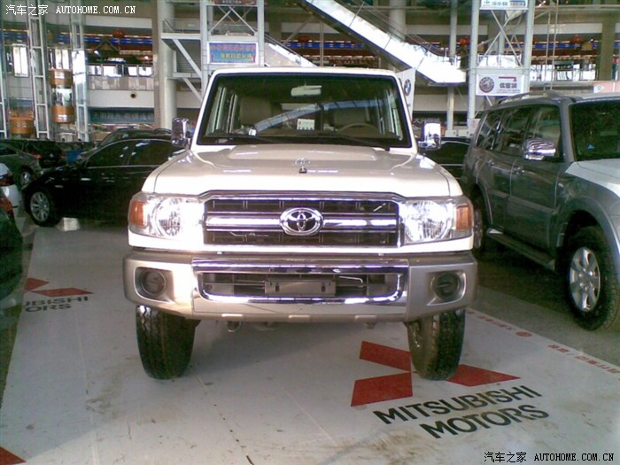 吱日在昆明车立方见着toyotalandcruiserlxv6