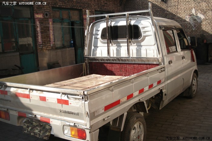 五菱荣光双排座客货车改装作业