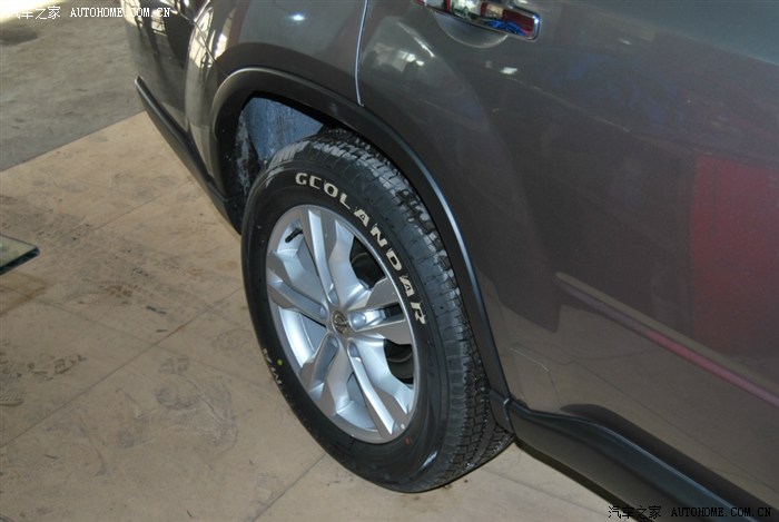 自己涂的轮胎描白(实践证明,操作不好会蹭掉,需要再涂)