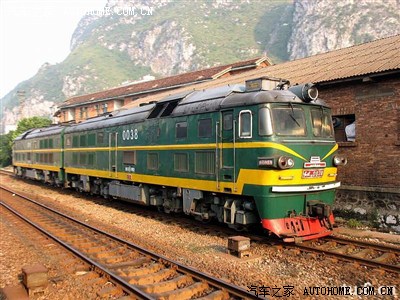 东风7电(df7d)型电传动内燃机车 东风7d型电传动内燃机车是东风7型