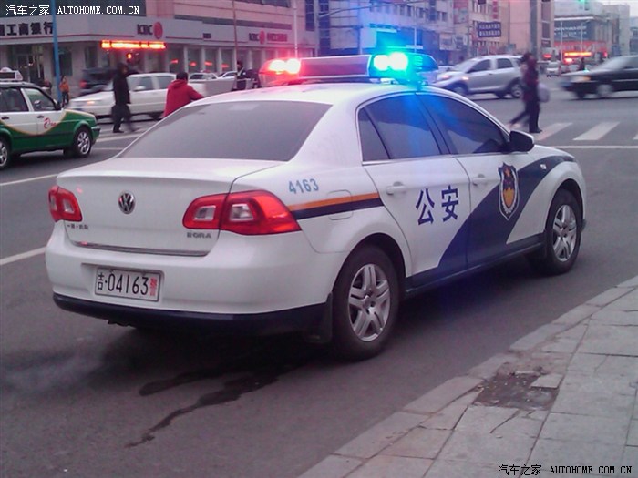 路上见到的帅气宝来警车