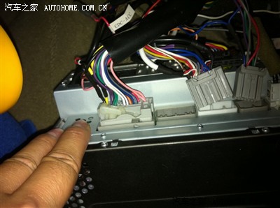 大功告成,cd机连架子卸下来了. 关于cd机的进一步解拆,和运放更换