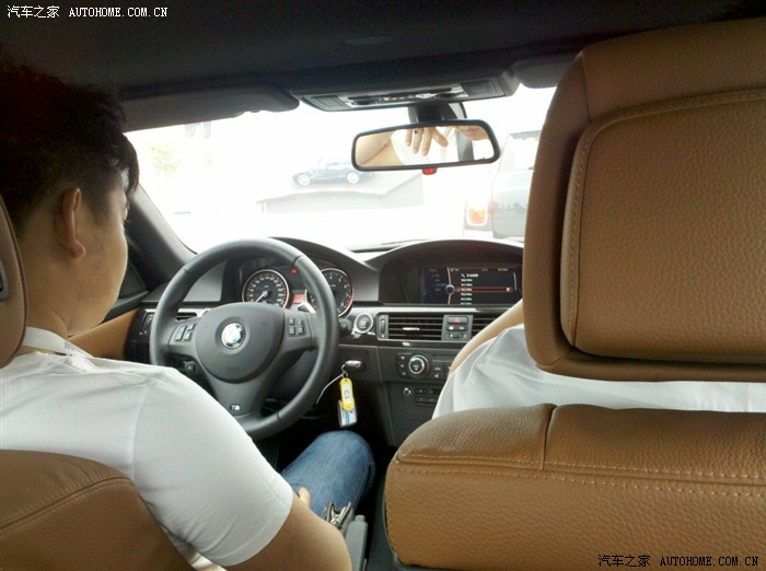 第一辆试驾车   335i内部,我坐在纠结的后排