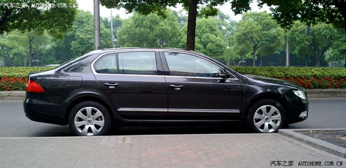 随便拍拍,本人的昊锐摩卡棕素照