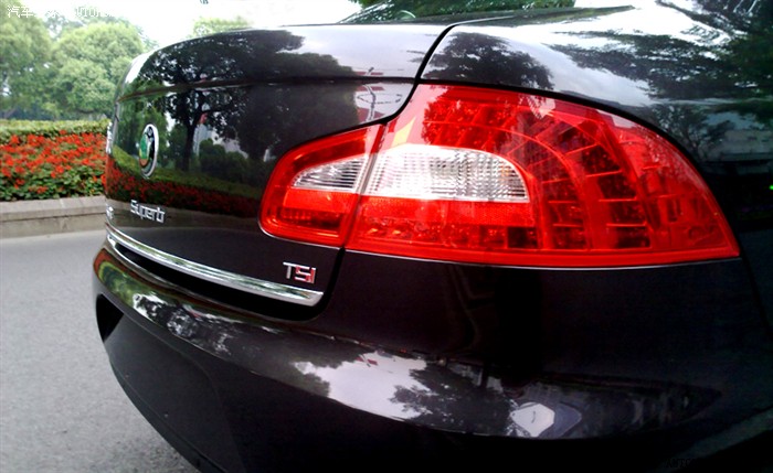 随便拍拍,本人的昊锐摩卡棕素照