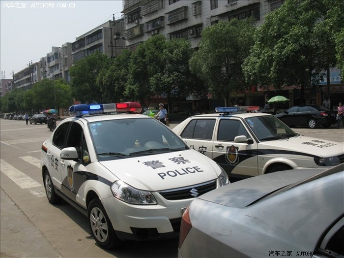 铃木警车警车中的战斗机啊