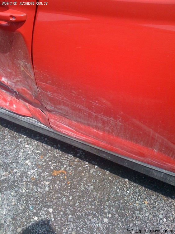 晚上撞车了. 更新事故图片.上图.