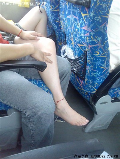 公交抛锚了,开始上演激情秀