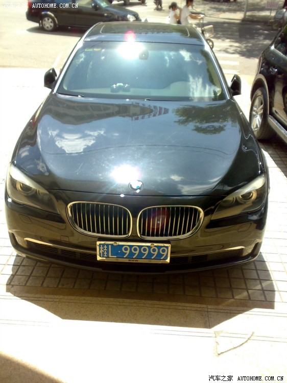 街头实拍广西百色很牛x的车跟车牌有图有真相