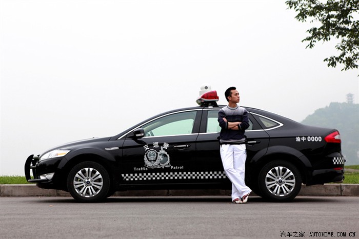 试驾重庆交巡警福特蒙迪欧致胜警车转