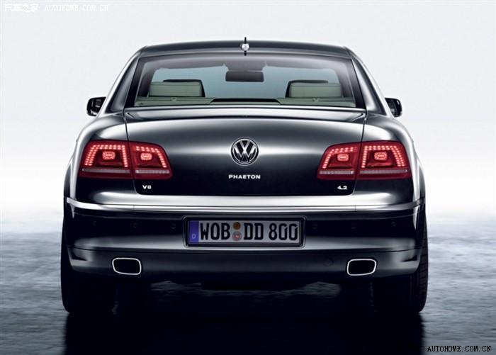 从外形上来说新迈腾没有老款的经典