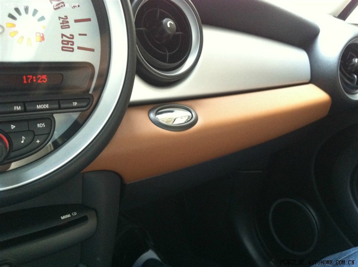 车的空调出风口,有点像飞机的不知道什么地方,呵呵