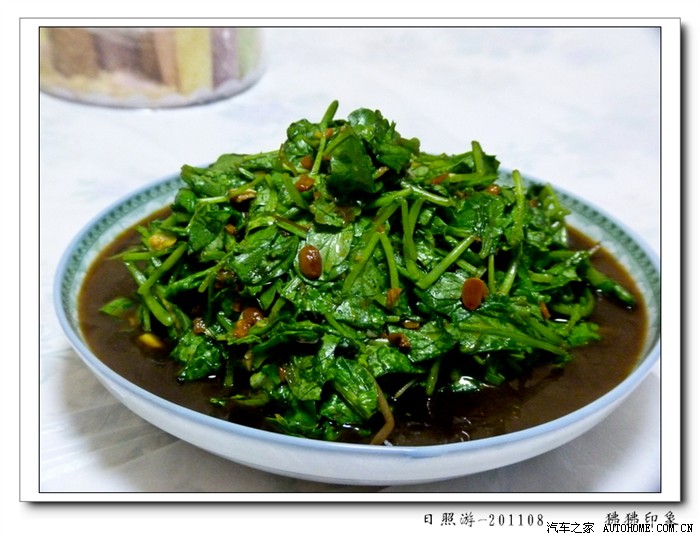 做好上桌. 清炒萝卜叶,比我们这的好吃没有那种青味.