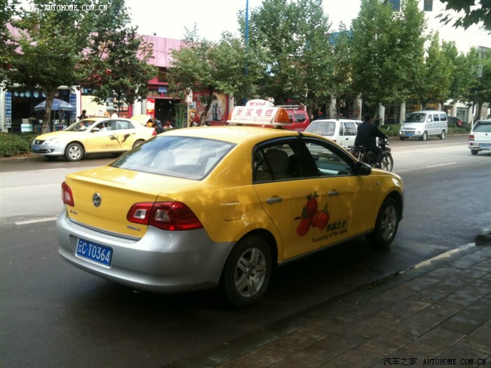 满大街的新宝来出租车图来啦