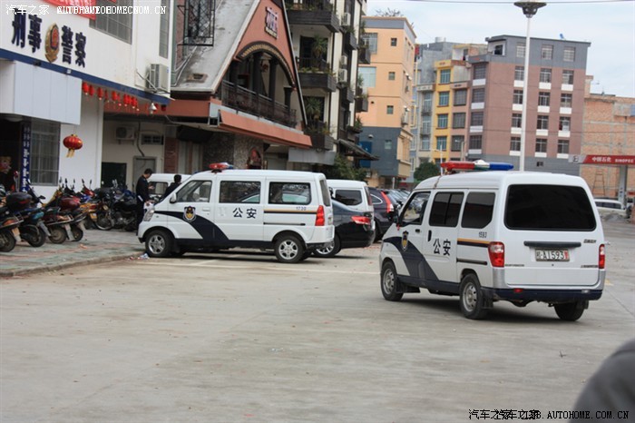 昌河铃木浪迪pk通用五菱