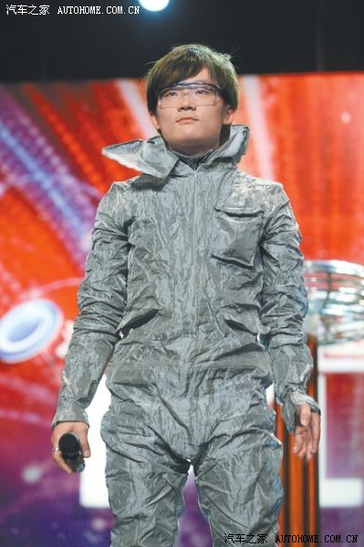 小马哥很像中国达人秀里玩电的那小子