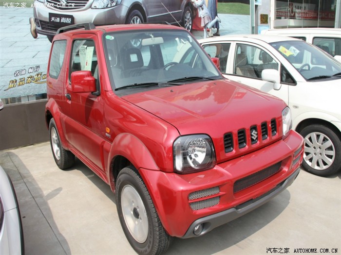 宜昌长安铃木4s店新到一辆红色的吉姆尼,销售mm小董给我打电话叫我去