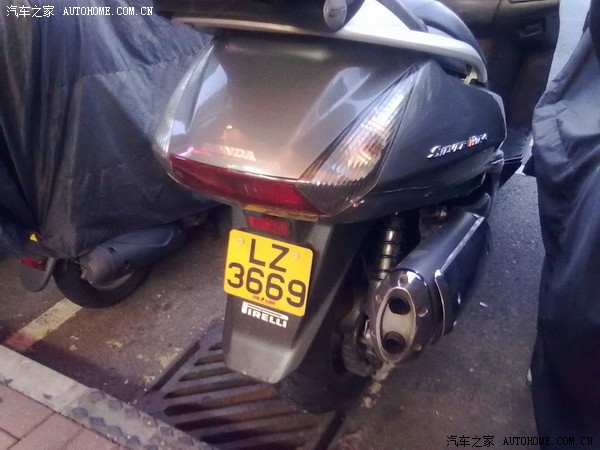掠影香港街上面包车摩托车