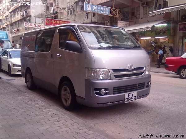 掠影香港街上面包车摩托车