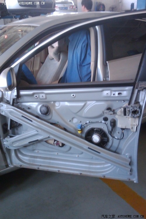 亲眼见识了一下速腾车门的内部结构,有图