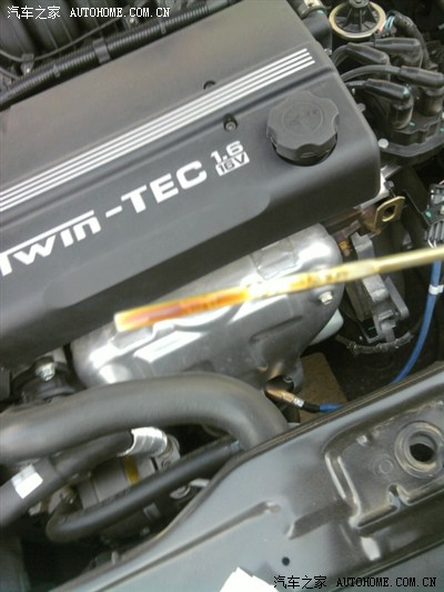 首保前的机油量,看看在刻度尺的位置